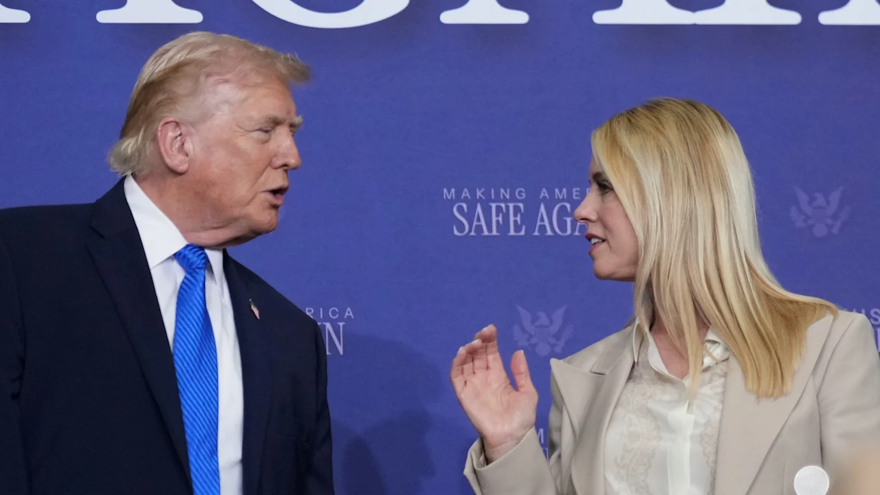 Trump ontslaat procureur-generaal Pam Bondi