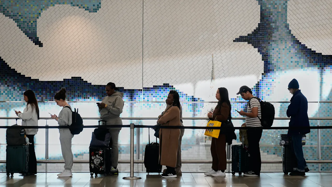 Reizigers zien minder vluchten en hogere vliegtarieven omdat de prijzen voor vliegtuigbrandstof fluctueren