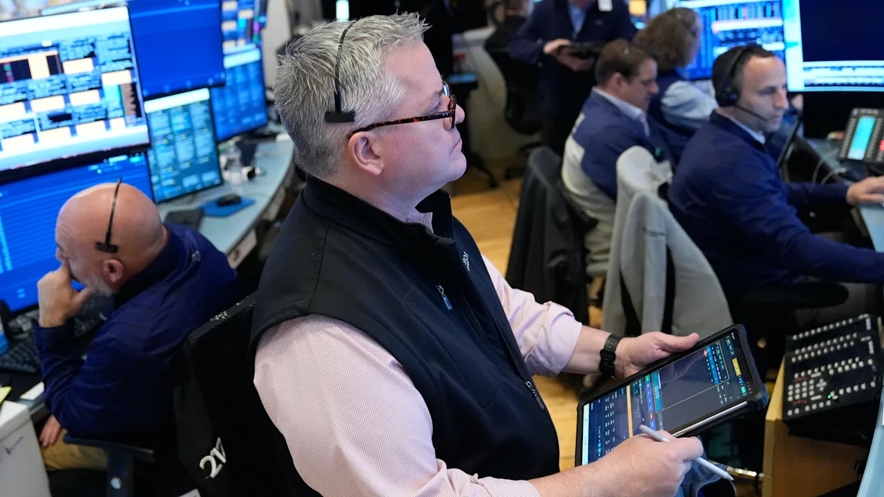 De olieprijzen dalen en de aandelen stijgen nadat Iran de Straat van Hormuz heropent