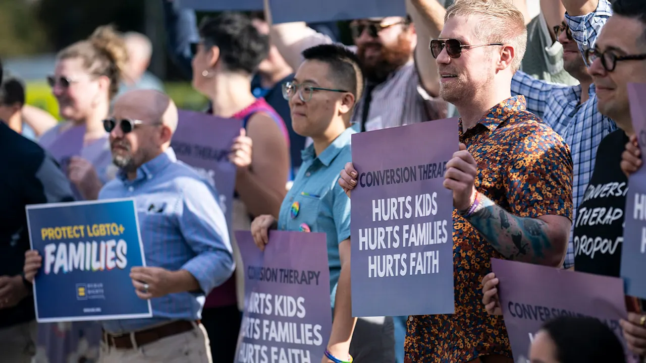 Uitspraak van het Hooggerechtshof over conversietherapie negeert de geschiedenis van schade in naam van ‘vrijheid van meningsuiting’. Het kan een angstaanjagend precedent scheppen