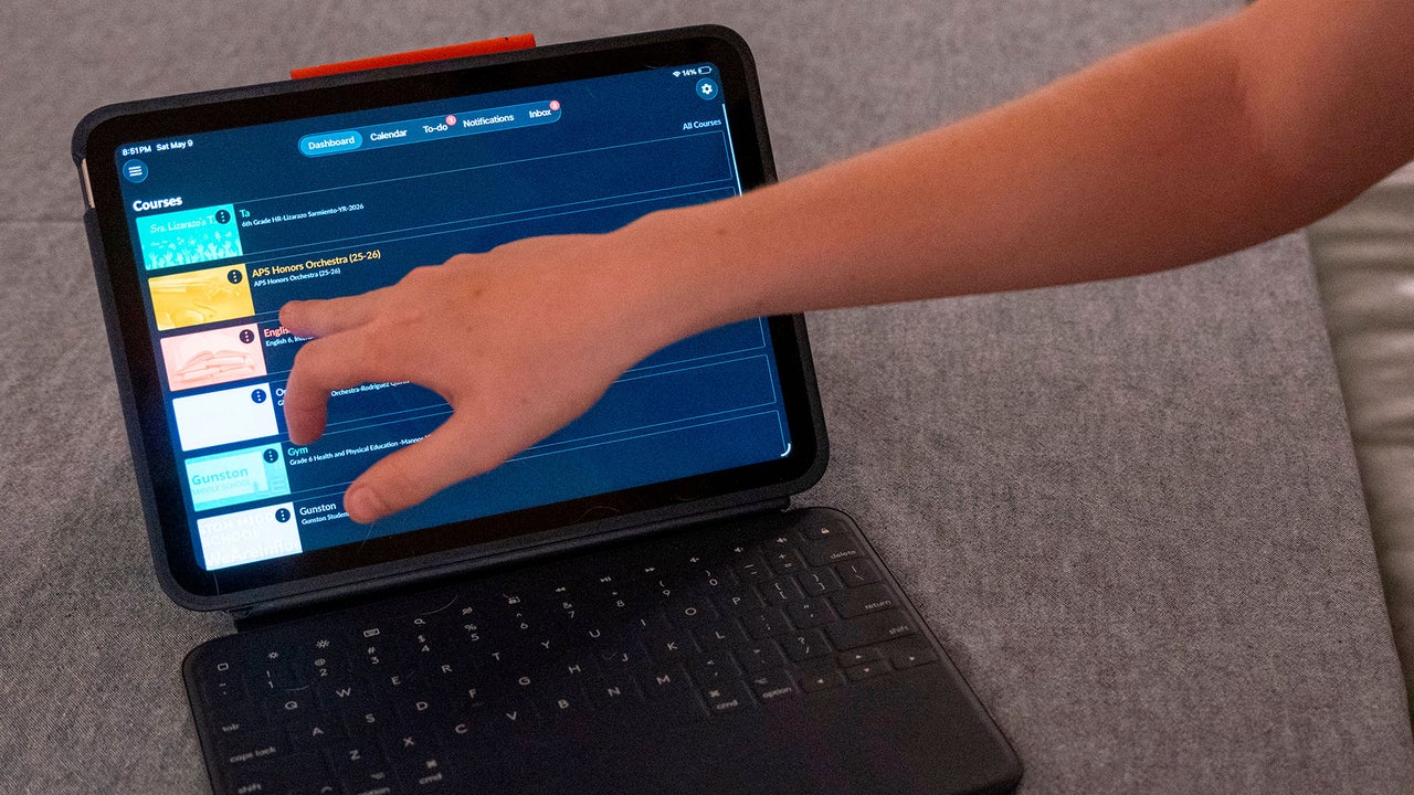 Screens are saturating U.S. classrooms, fueling a backlash on school-issued devices