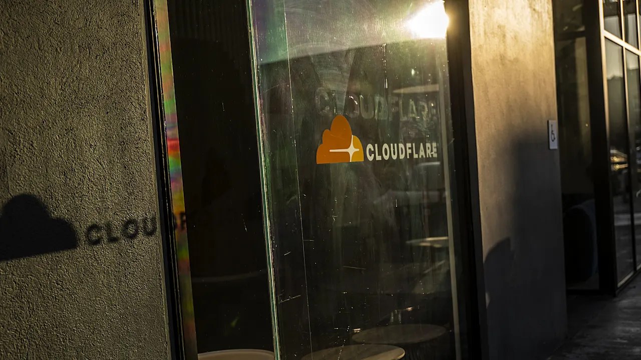 تسريح العمال في مجال التكنولوجيا هذا الأسبوع: تشير Cloudflare وCoinbase وUpwork وغيرها إلى الذكاء الاصطناعي أثناء قيامهم بخفض الوظائف
