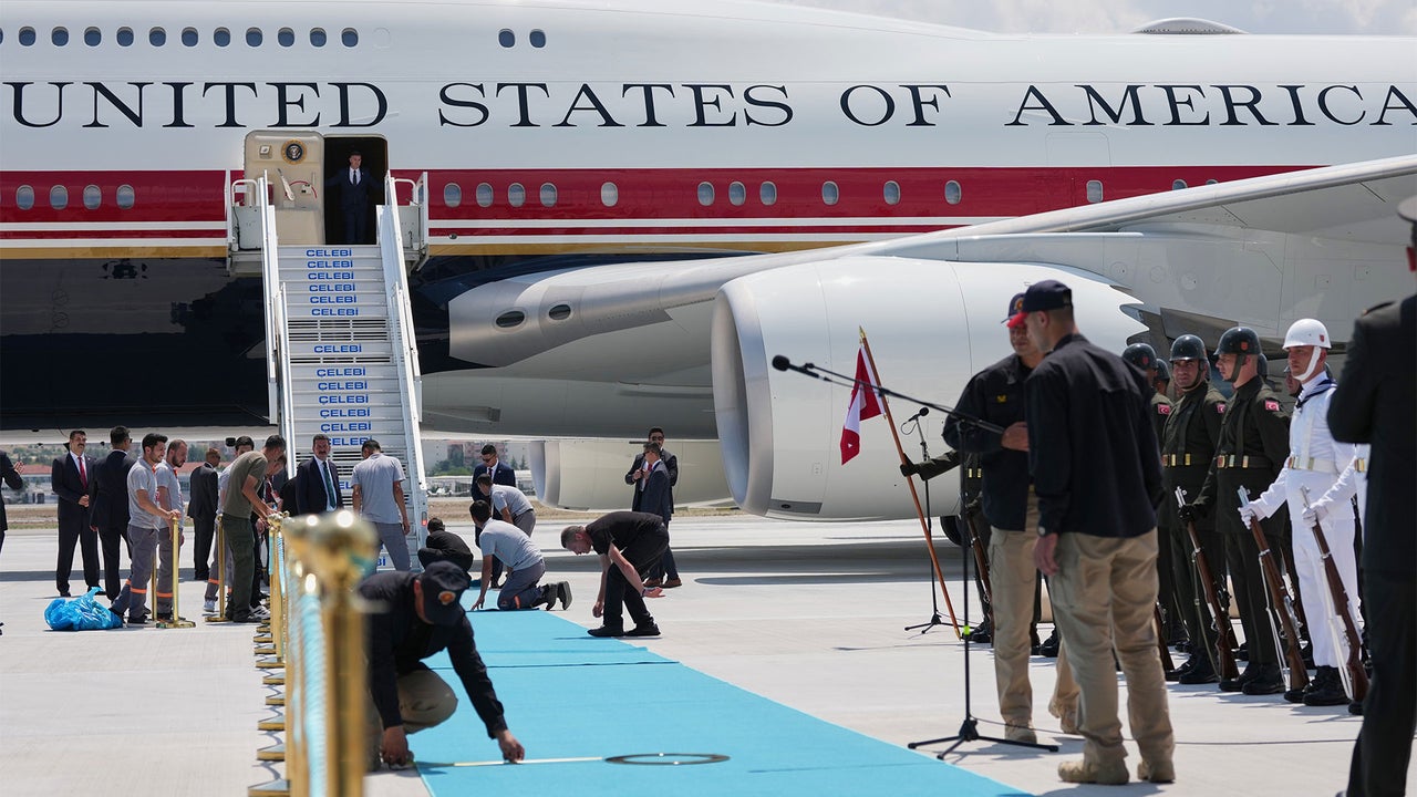 Trump Subpoenas 5 NYT Reporters Over Air Force One Story
