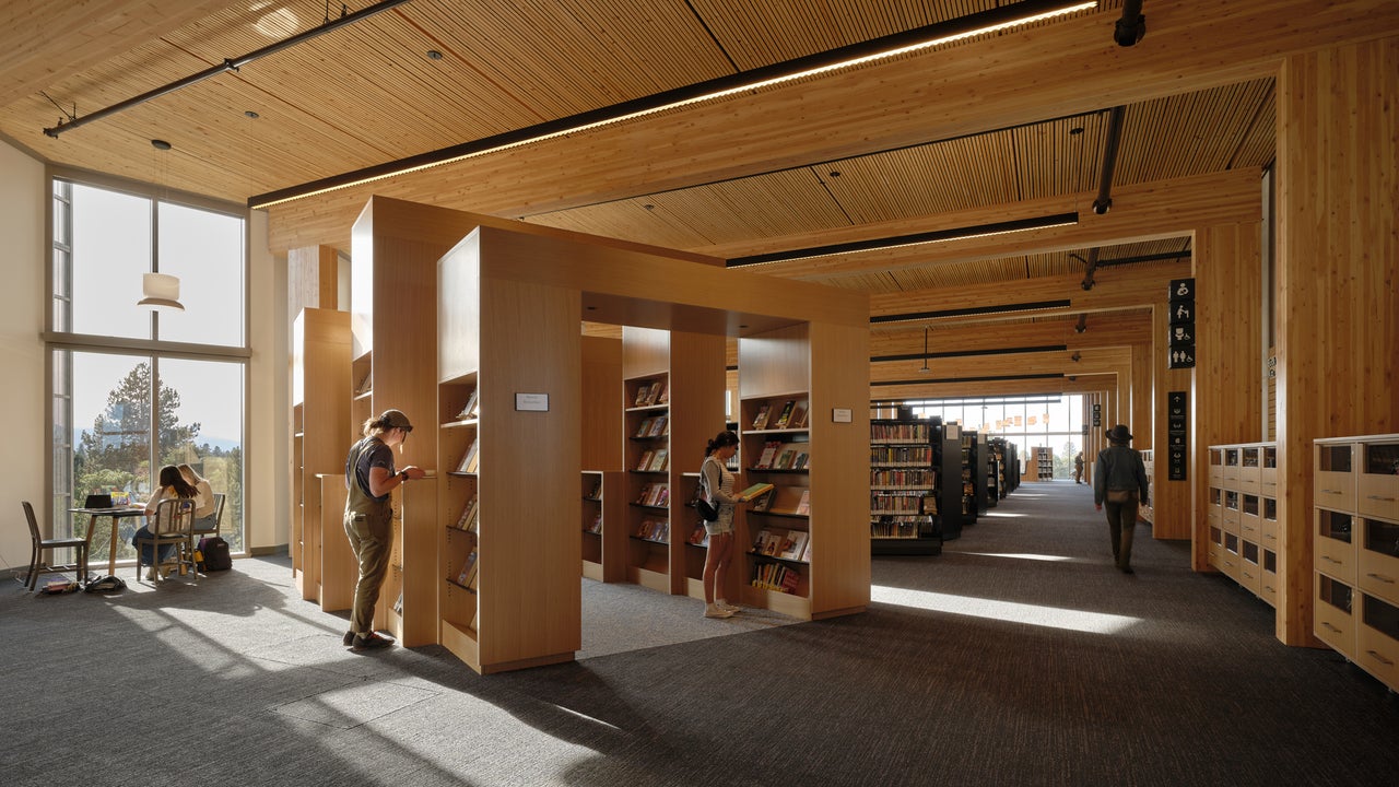 Oregon Library Ditches Dewey Decimal for Bookstore-Like Browsing