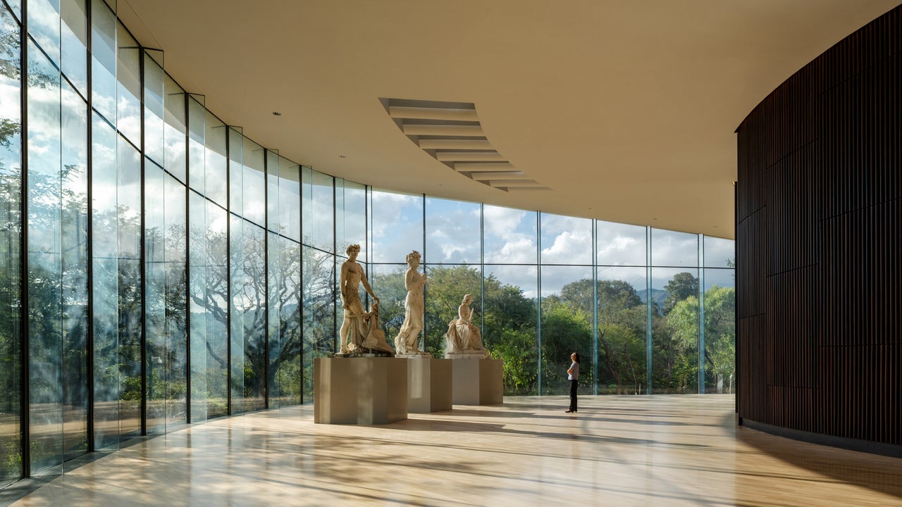 César Pelli's Final Masterpiece: A Son's Tribute to a Forgotten Sculptor