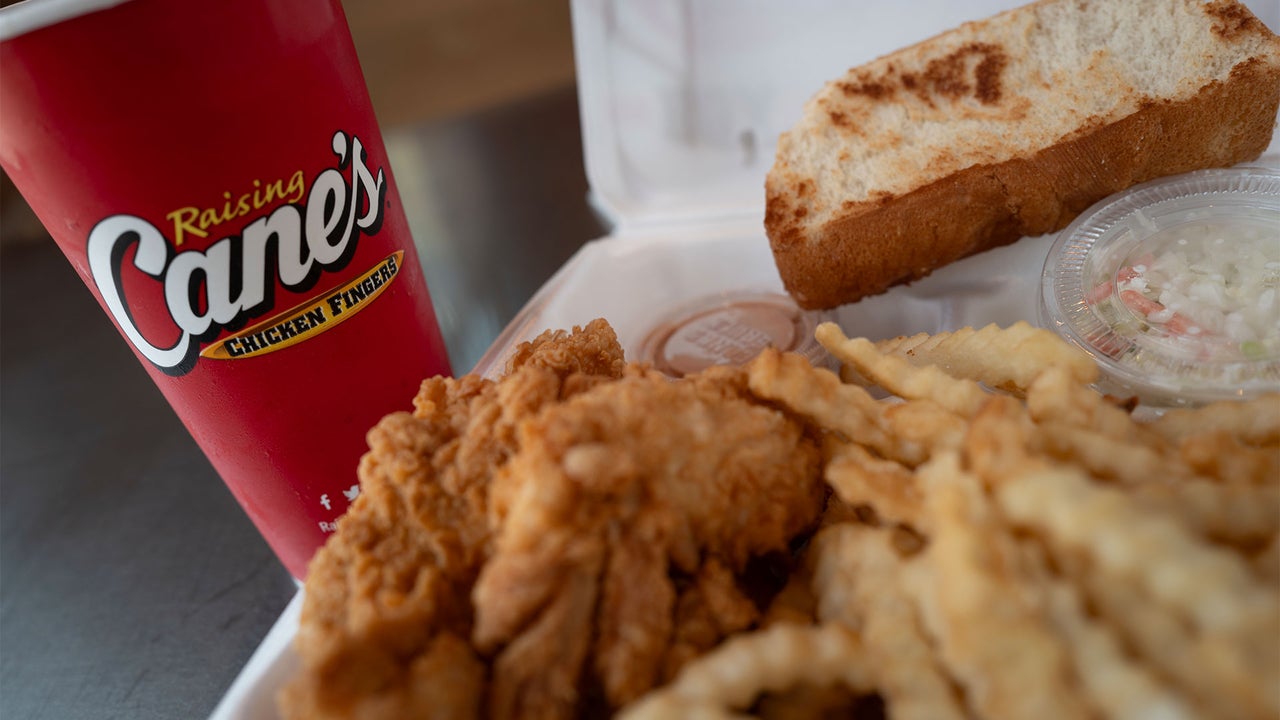 Raising Cane's eröffnet im August sieben neue Restaurants