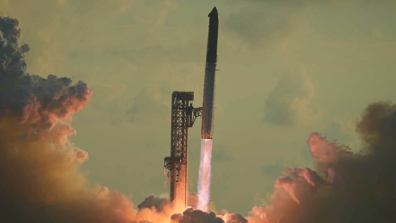 SpaceX’s Starship reaches orbit for the first time but returns home early