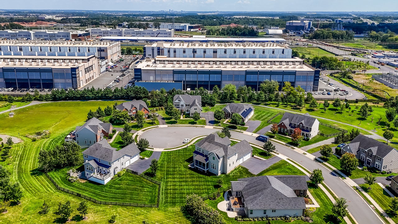 What people living next to data centers think about managing them