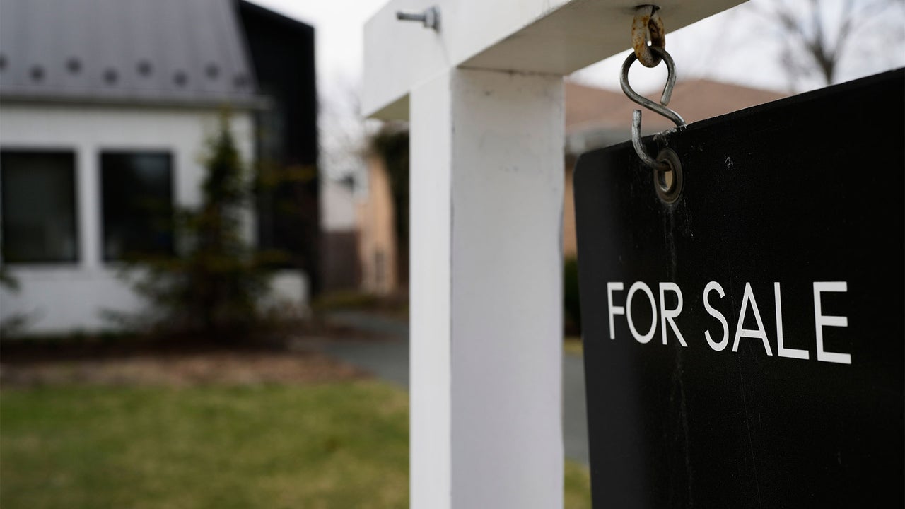 How U.S. home sellers are helping buyers make a deal in a stagnant housing market