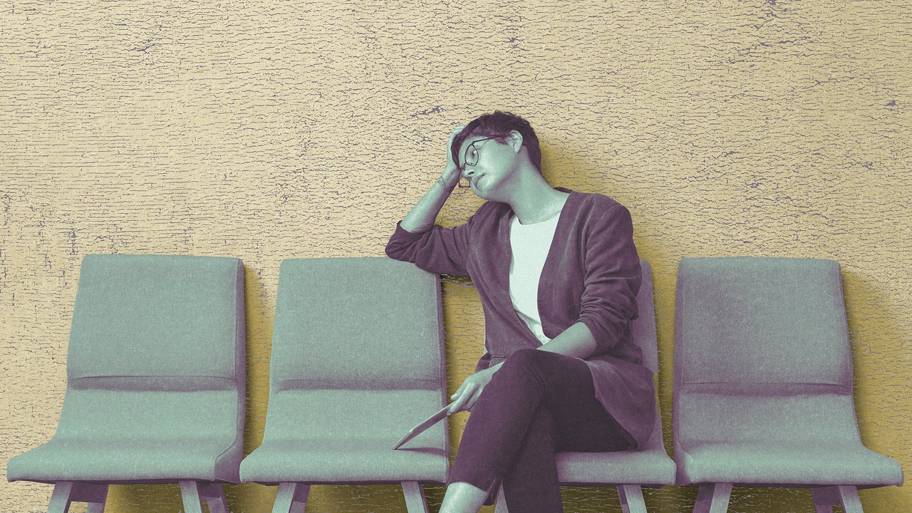 How to get a job in this ‘low-hire, low-fire’ market
