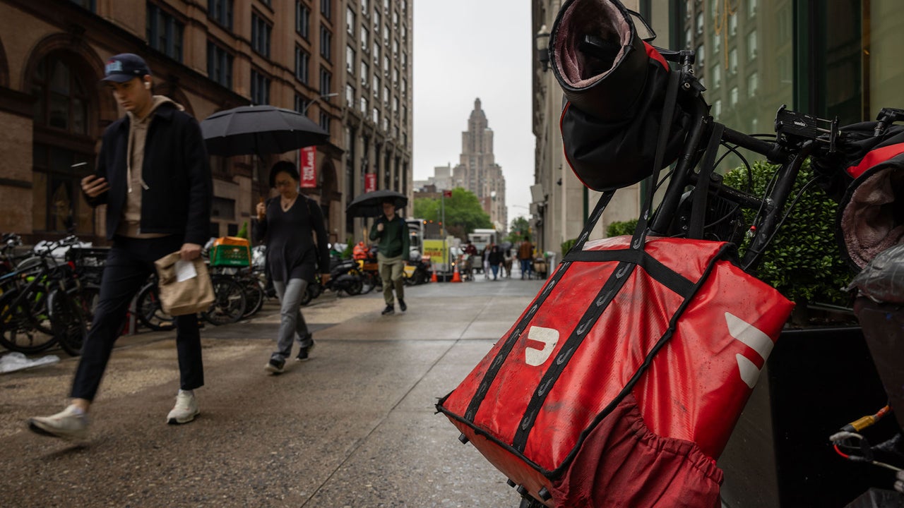 DoorDash stock reacts on report that it wants to buy Instacart