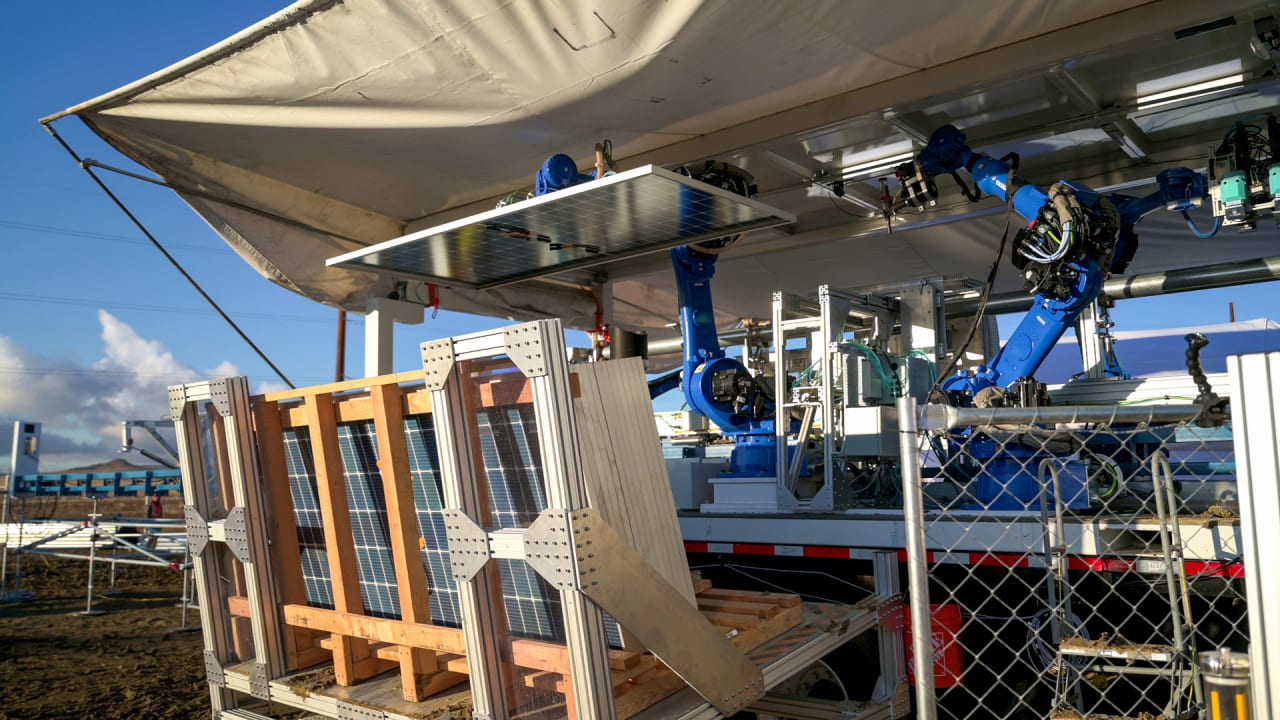 This solar-building robot is designed to solve one of the industry’s biggest problems