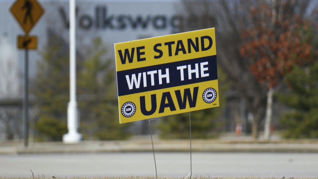 United Auto Workers tests its hold in the South as a Tennessee Volkswagen finishes voting on membership