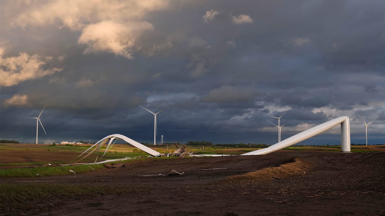 Massive Iowa tornados just flattened 5 wind turbines