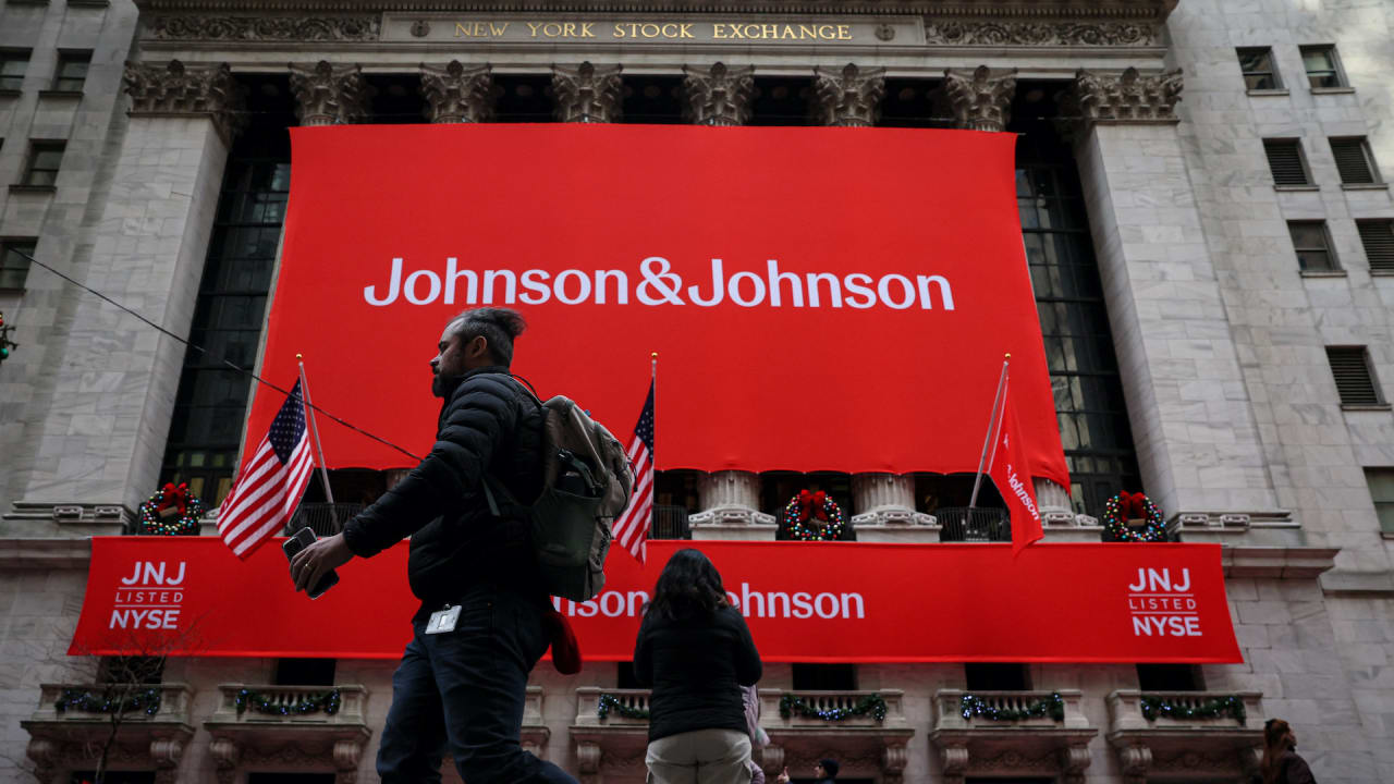 Johnson & Johnson to pay $700 million settlement over talc products linked to cancer