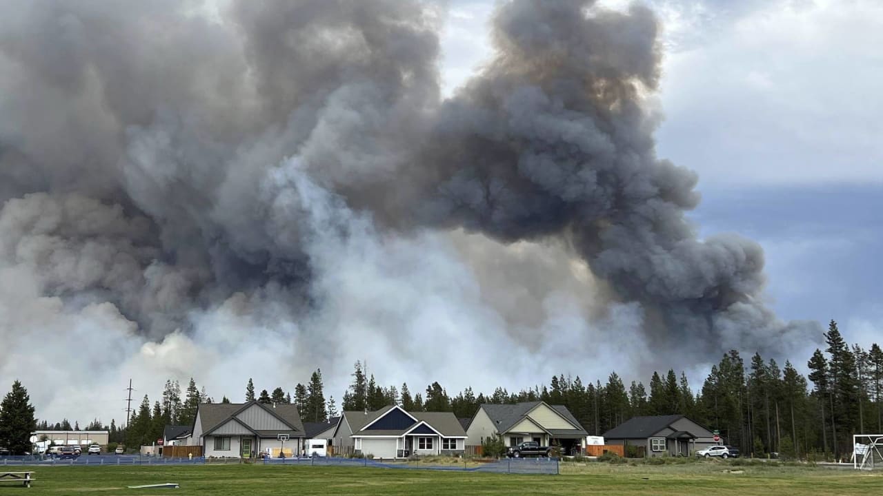 Oregon’s Darlene 3 wildfire prompts evacuations of hundreds of homes
