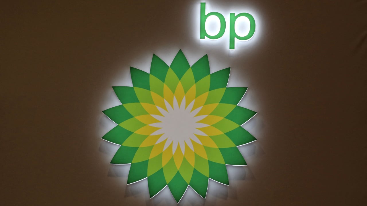 BP’s new CEO imposes hiring freeze and pauses offshore wind projects
