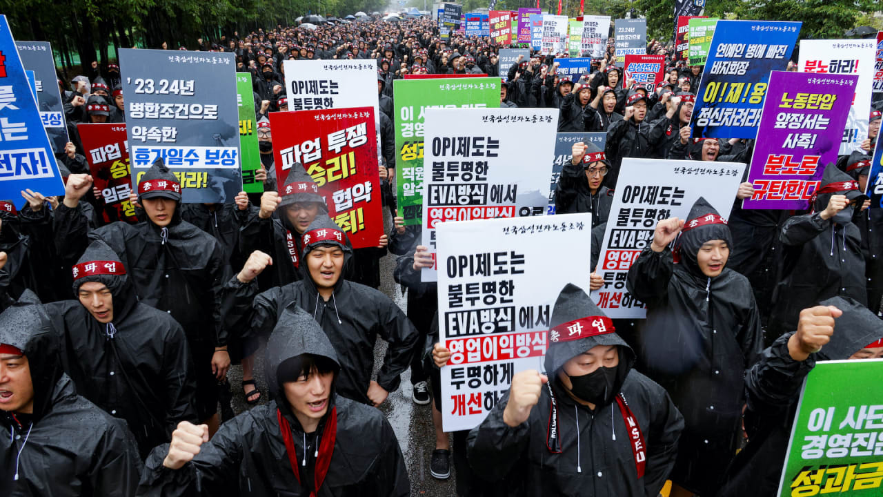 Samsung union workers start three-day strike in Seoul