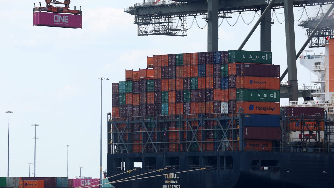 Container shipping rate hits $10,000 as importers brace for tariffs