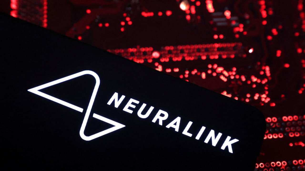 Elon Musk’s Neuralink employees want to cash out, here’s why