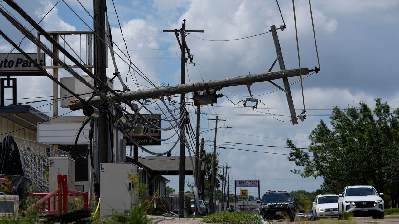 1.7 million Texans still lack power after Beryl