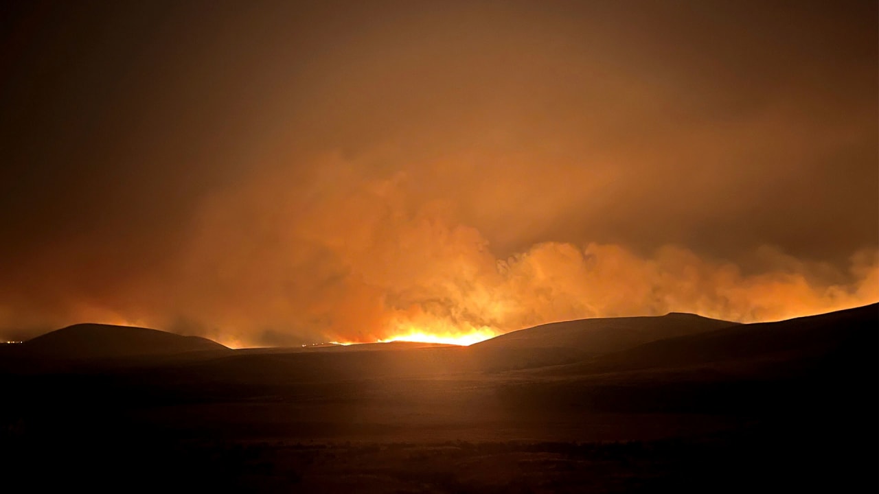 The Durkee wildfire is the largest in the U.S. High winds and thunderstorms are making it worse