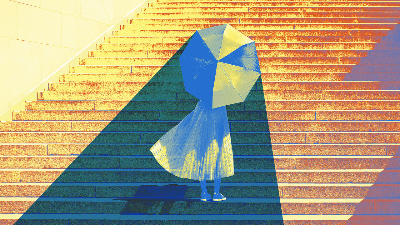 Why did the sun umbrella stop being fashionable in America?