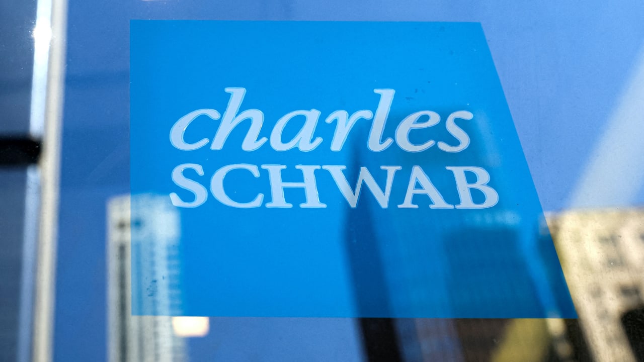 Brokerage outage: Schwab says high trading volumes and a technical issue are to blame