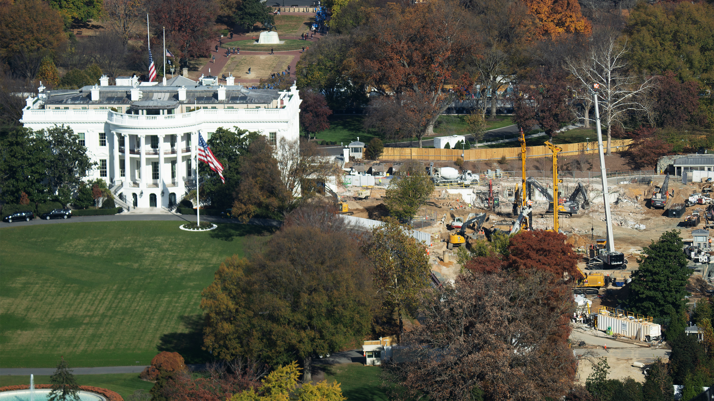 Trump verandert het Witte Huis in een McMansion. Dit is wat je moet weten