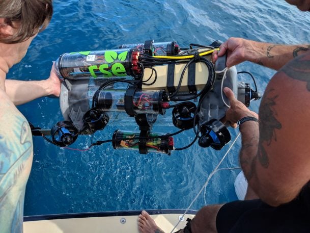 This fish-zapping robot is hunting invasive lionfish in coral reefs ...