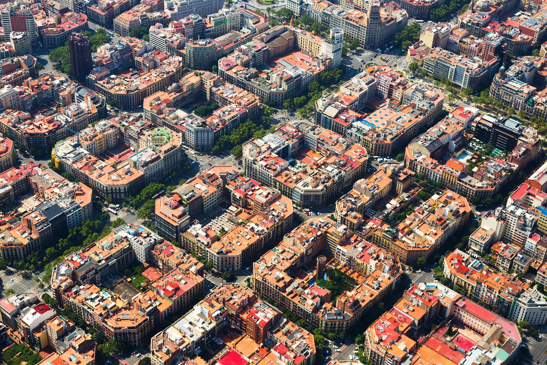 Barcelona's ingenious 'superblocks' could prevent 700 premature deaths ...