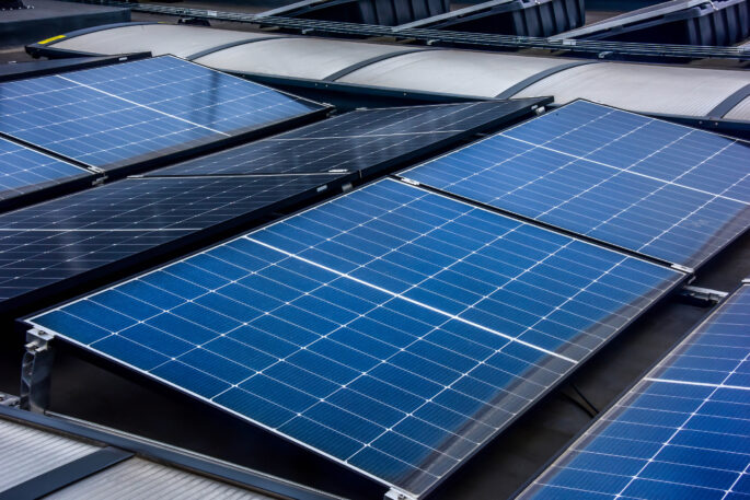 This shipping container uses water and solar power to capture CO2 from ...