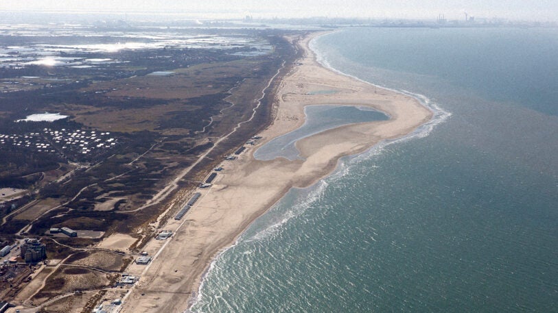 Can this experimental Dutch project help fight coastal erosion?