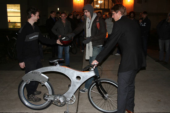 Almost Genius: Spokeless Bike Wheels